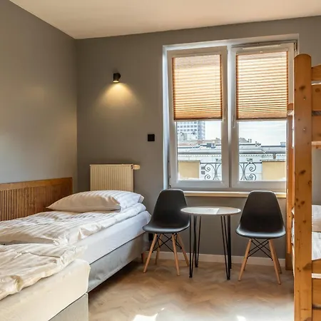 Flamingo Centrum Hostel *