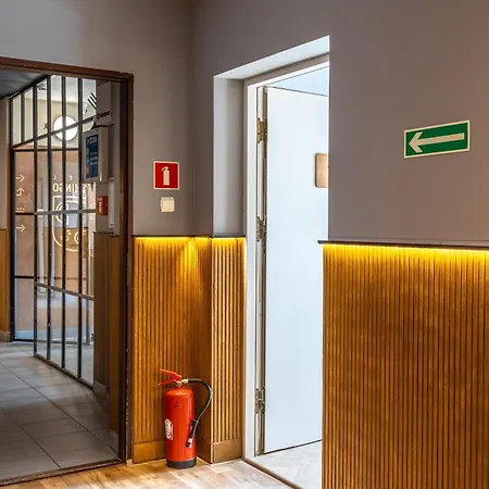 אכסניה Flamingo Centrum *