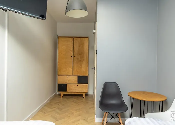 Flamingo Centrum Hostel *